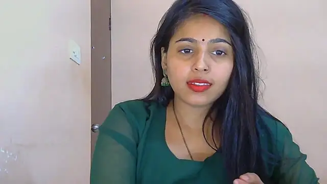 Cute-Simmi69 live sex cam