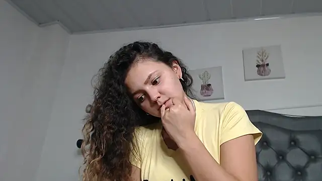 Giia_Monroe's cam snapshot