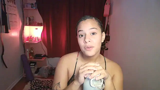 PrettyLittleProblem's cam snapshot