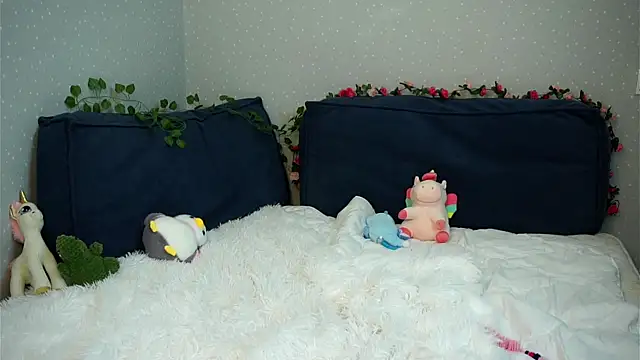 CleotildeBijan's cam snapshot