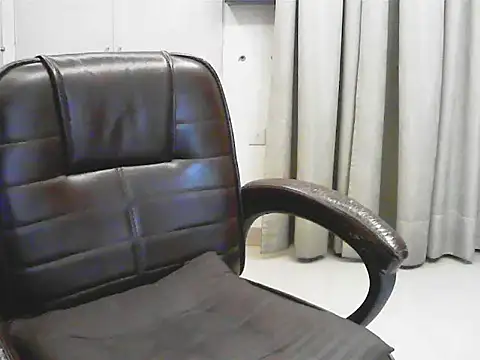 short_girl_'s cam snapshot