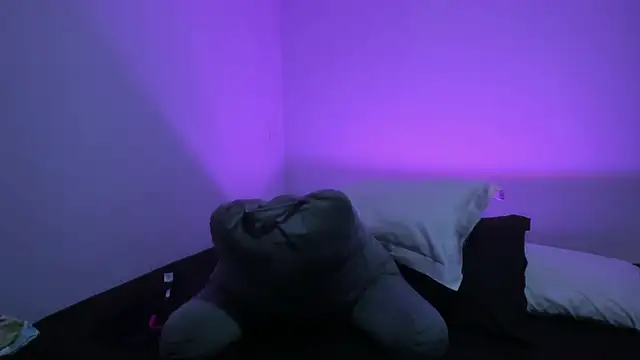 _lucianapalmer's cam snapshot