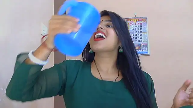 Cute-Simmi69 live sex cam