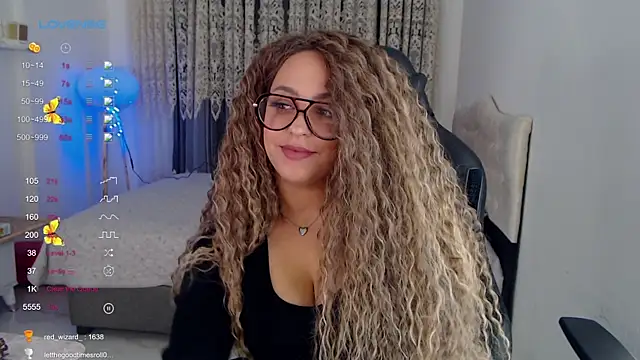 _Just_a_queen_3's cam snapshot