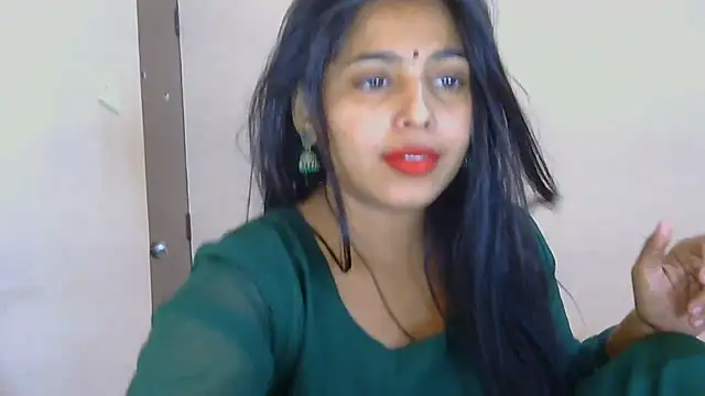 Cute-Simmi69 live sex cam