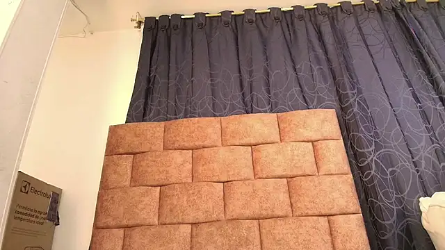 Sofi-Brown live sex cam