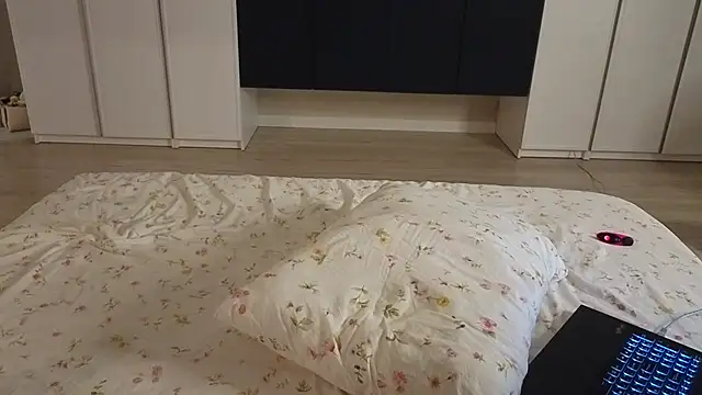 DextralCrew's cam snapshot