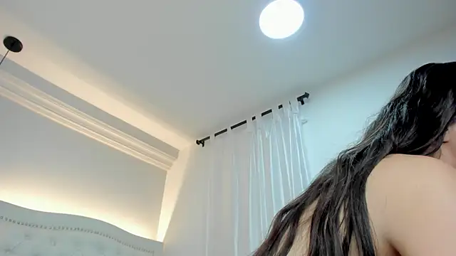 Emily_Hudson_'s cam snapshot