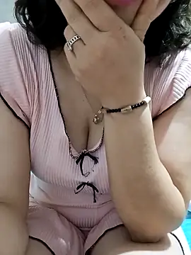 Rouzalinda's cam snapshot