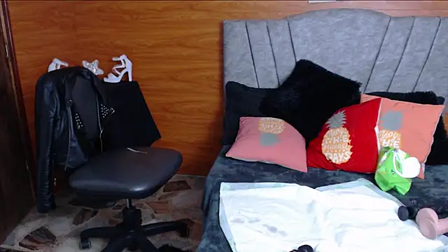 VIOLETTA-HOT's cam snapshot