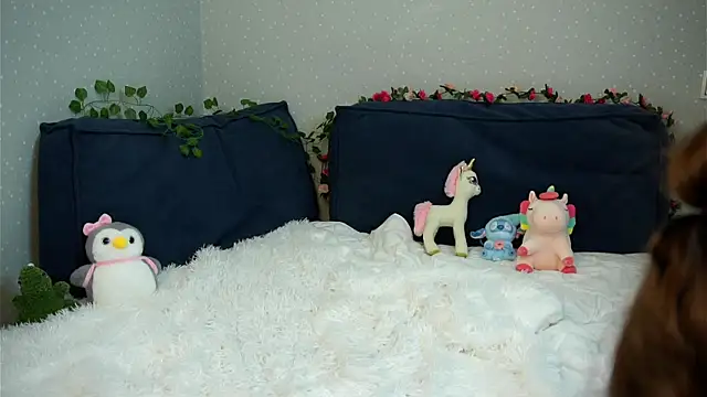 CleotildeBijan's cam snapshot