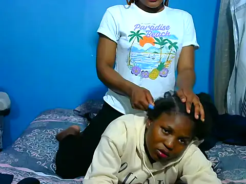 BlondieBitch live sex cam