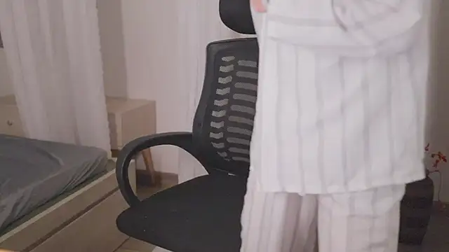 SpiderIily live sex cam