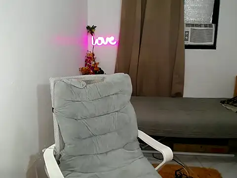 iDareUtoLoveMe live sex cam