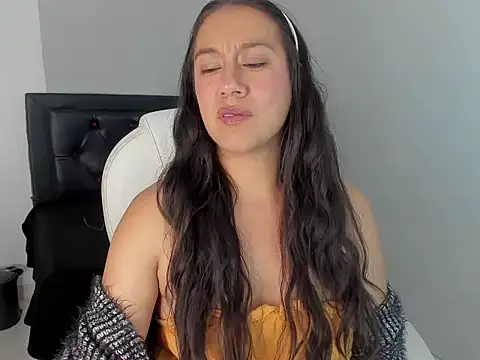 Ivonne_Skariel_Rs's cam snapshot