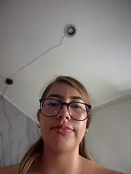 sara_calderon's cam snapshot