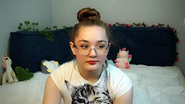 CleotildeBijan's cam snapshot