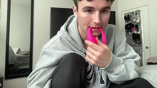 ryan_28747 live sex cam