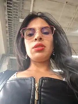 Astrid-- live sex cam