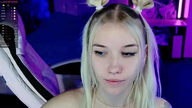 NaomiHita live sex cam