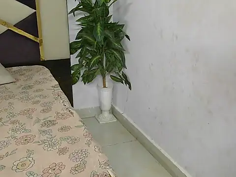 Lovelyy-couple's cam snapshot