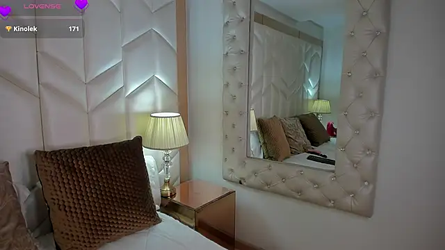 Bella__carther's cam snapshot