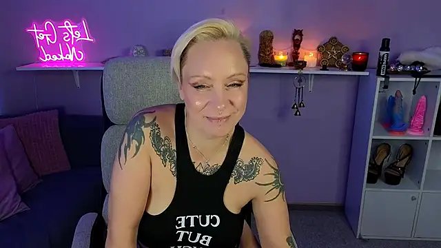 JaninaSecrets_'s cam snapshot