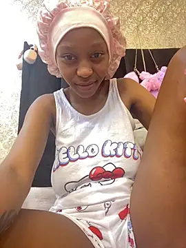 SexyPetitex25's cam snapshot