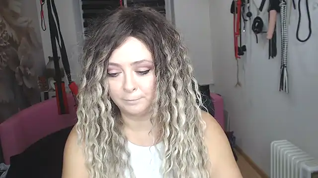 MISSwithDOLLS's cam snapshot