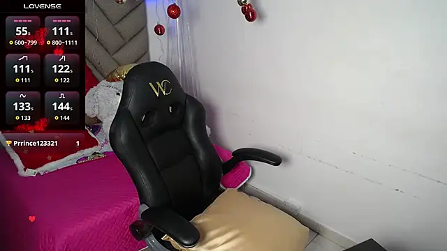 heluejamil's cam snapshot