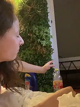 GoldenPussy1329's cam snapshot