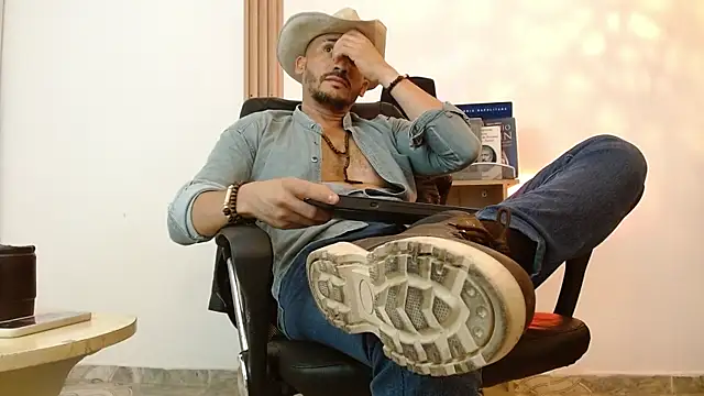 Reiko_85_ live sex cam