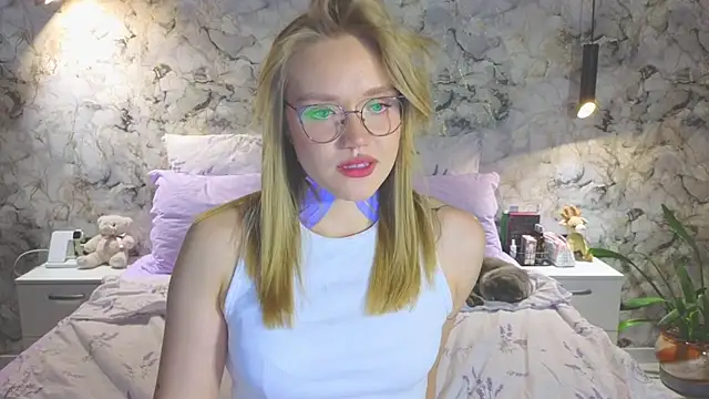 Aurora_Golden1's cam snapshot