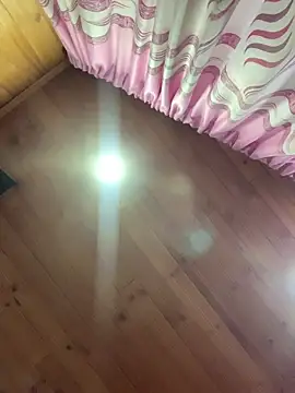 Emilyy-18's cam snapshot