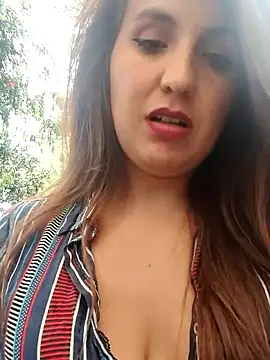 Alyah_1-2's cam snapshot