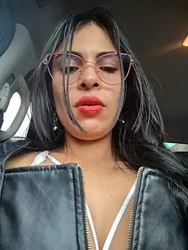 Astrid-- live sex cam