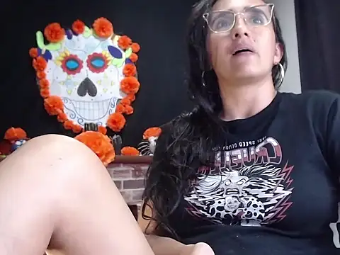 Lucyy_Naugthy's cam snapshot