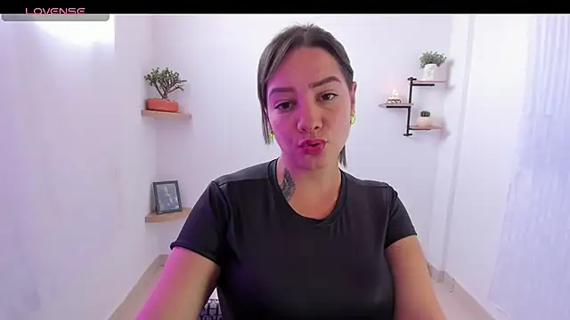 Saraarouusee's cam snapshot