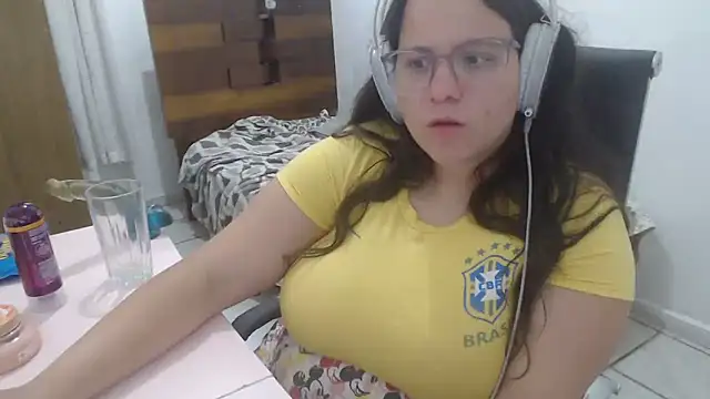 isanhaiaka live sex cam