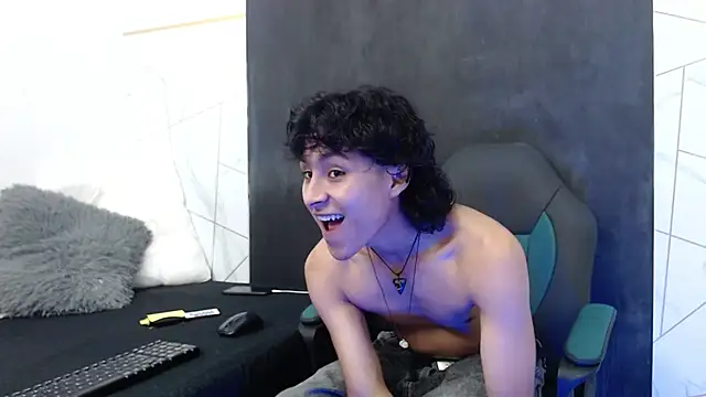 Zoro_V live sex cam