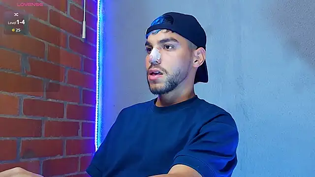 Leandro_valenzuela live sex cam
