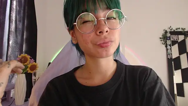 YUKII-UWU's cam snapshot