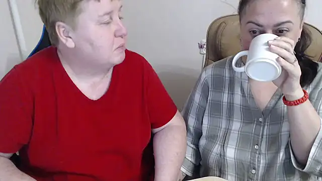 Bertie_Adeline's cam snapshot