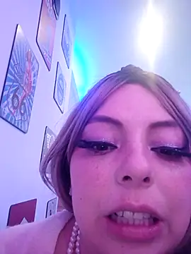 madelaine- live sex cam