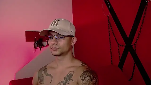 mike_wills3 live sex cam
