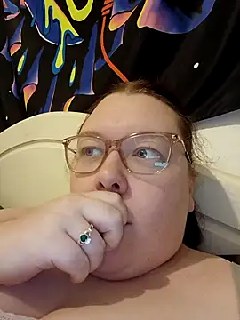 Sexycurvyemilyy's cam snapshot