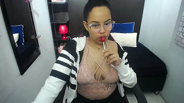 victoria_mansory's cam snapshot