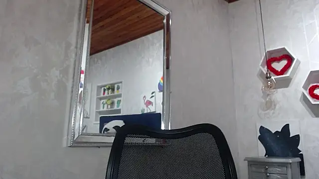 christinneshine's cam snapshot