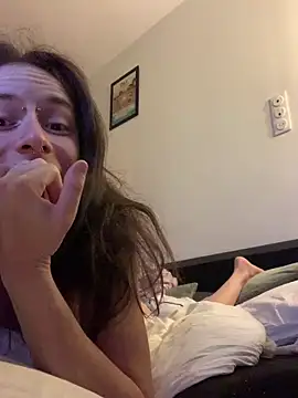 GoldenPussy1329's cam snapshot