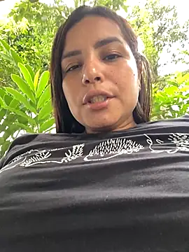 Emi_xxx live sex cam